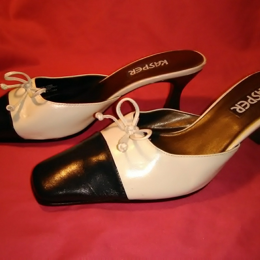 🌺Kasper Women's Sz 6 Kitten Heel Mule Navy& beige